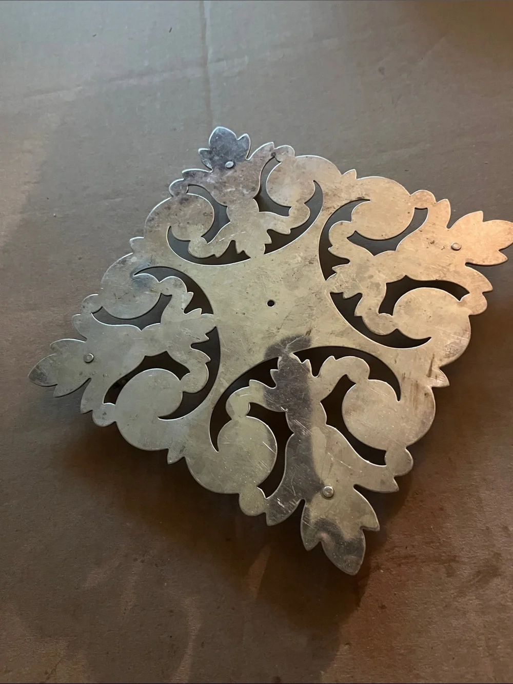 Decorative Metal Trivet in wheels- Silver Ornate Design